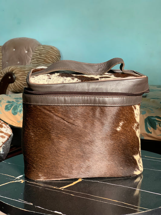 Luxury Cowhide Travel Vanity Case – Stylish Makeup & Brush Organizer for Women