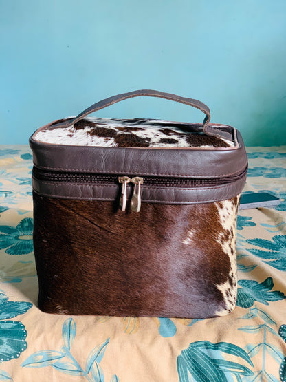 Luxury Cowhide Travel Vanity Case – Stylish Makeup & Brush Organizer for Women