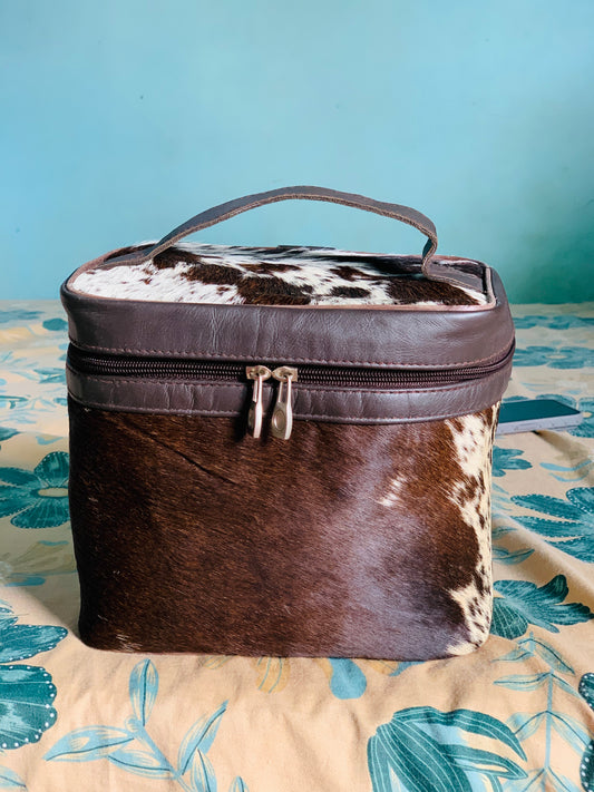Luxury Cowhide Travel Vanity Case – Stylish Makeup & Brush Organizer for Women
