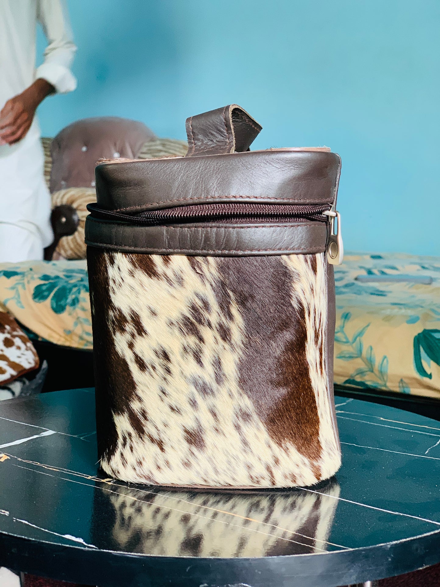 Luxury Cowhide Travel Vanity Case – Stylish Makeup & Brush Organizer for Women